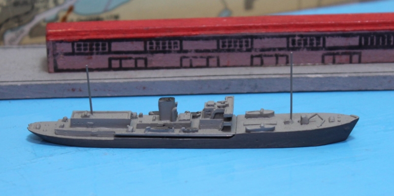 Supply ship "Isar" dark-grey hull (1 p.) GER 1945 Delphin D 66